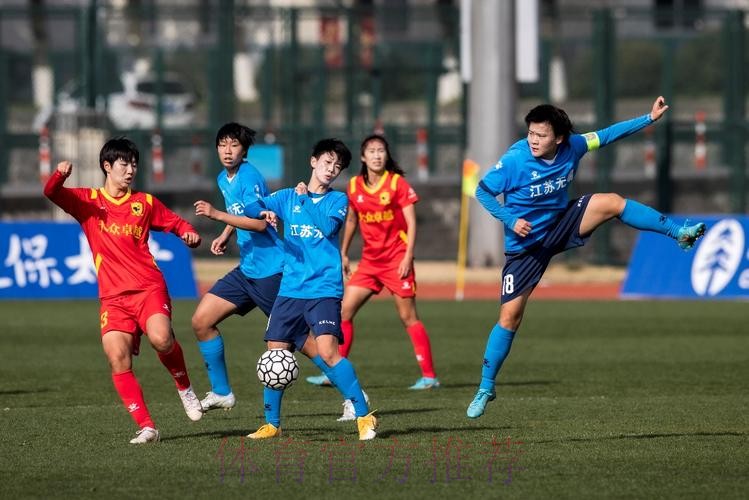 女超联赛新赛季第一阶段战罢 球迷回归为女足“绽放”打气助威 女超联赛新赛季第一阶段战罢 球迷回归为女足“绽放”打气助威